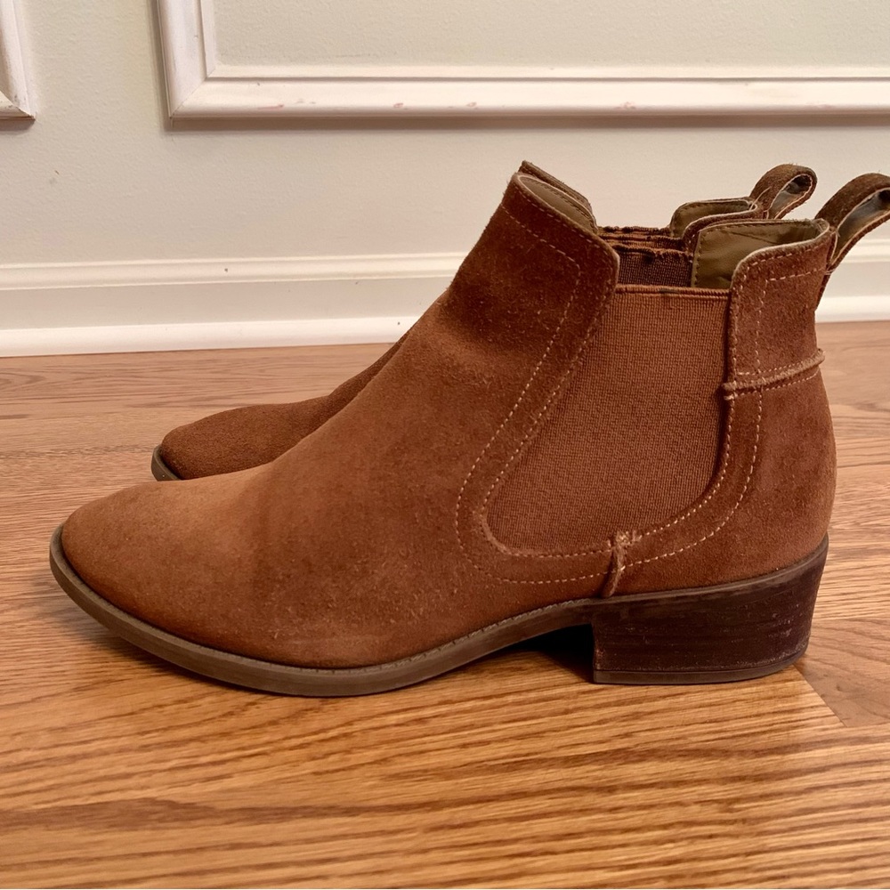 Steve Madden suede boots size 9